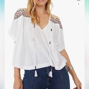 Free People Embroidered Market
Tee Size large
